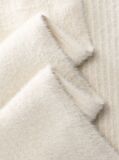 Alb Fular Pufos Din Tricot Reiat Cu Monograma Brodata  Femei
