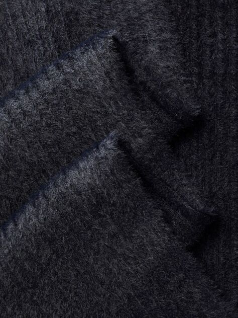Negru Fular Pufos Din Tricot Reiat Cu Monograma Brodata  Femei