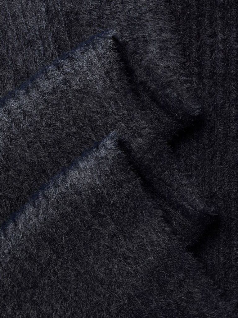 Negru Fular Pufos Din Tricot Reiat Cu Monograma Brodata  Femei