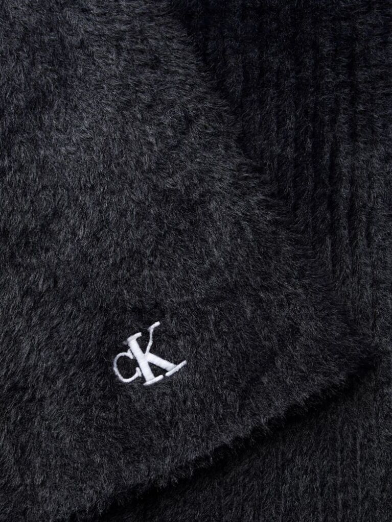 Negru Fular Pufos Din Tricot Reiat Cu Monograma Brodata  Femei