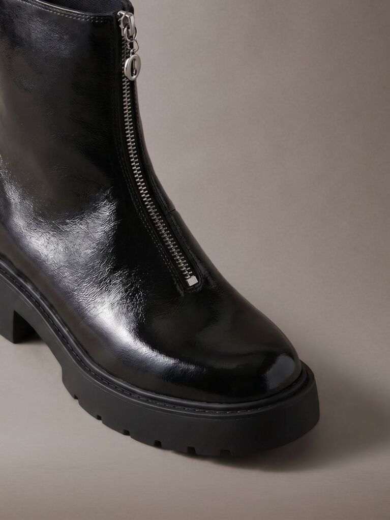 Negru CK Bold – Ghete Cu Fermoar Din Piele LucioasaCK Bold – Botine Cu Fermoar Din Piele Lucioasa  Femei